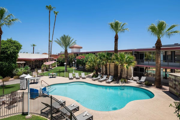 Papago Scottsdale by Reside zwembad.webp