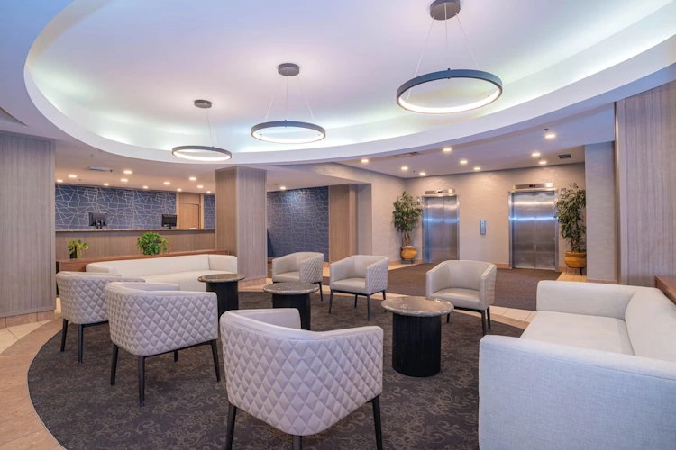 Sandman Hotel Montreal-Longueuil receptie.webp