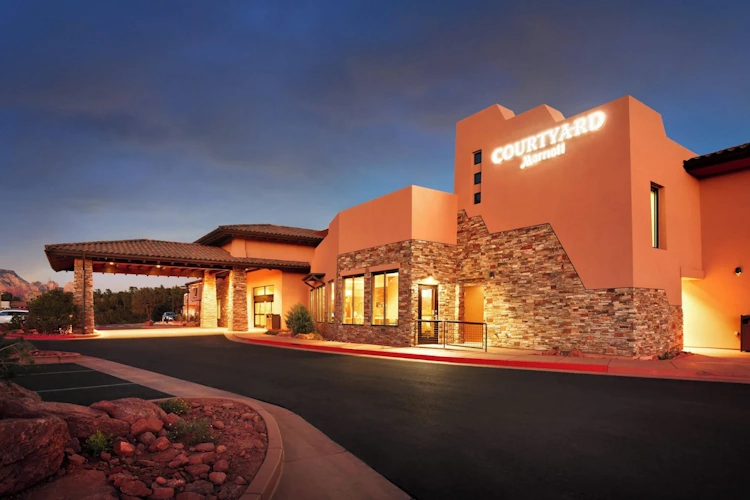 Courtyard by Marriott Sedona voorkant.webp