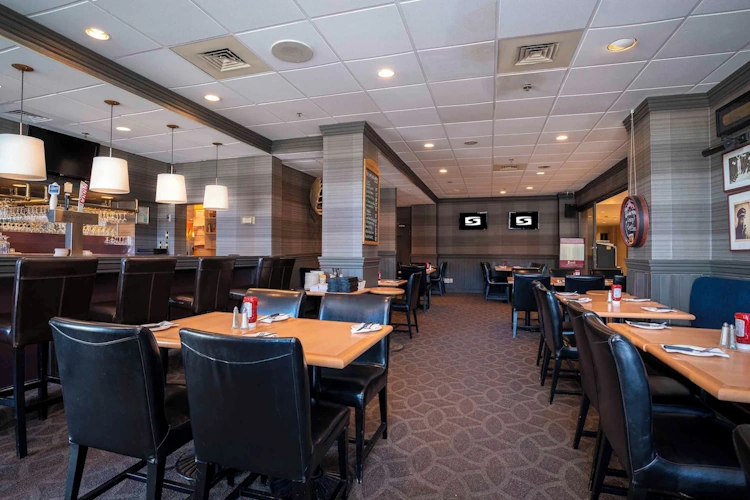 Sandman Hotel Montreal-Longueuil restaurant.webp