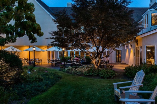 orchards hotel buitenterras.jpg