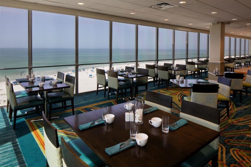 holiday inn lido beach restaurant met uitzicht strand.jpg