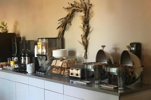 greentree inn & suites alhambra ontbijt.jpg