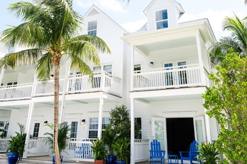 parrot key hotel and villas kamers buitenkant.jpg