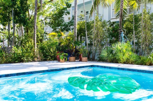parrot key hotel and villas zwembad.jpg