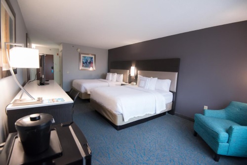 fairfield inn en suites by marriott atlanta airport north kamer.jpg
