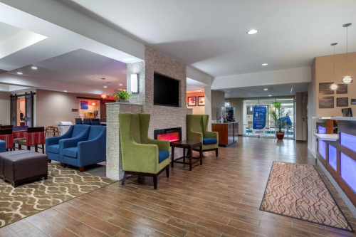 comfort inn and suites montgomery east lobby.png