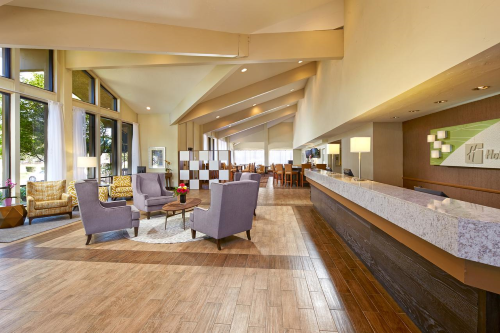holiday inn hotel suites santa maria receptie.png
