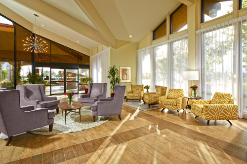 holiday inn hotel suites santa maria lounge.png