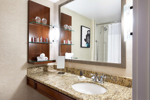 delta hotels phoenix mesa badkamer.png