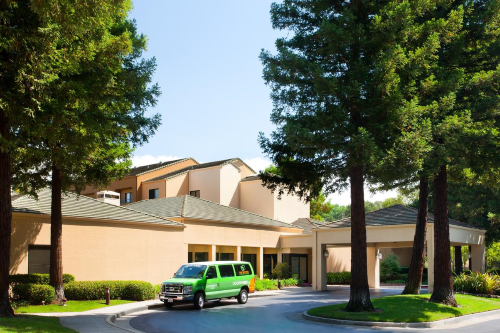 courtyard by marriott sacramento airport voorkant.png