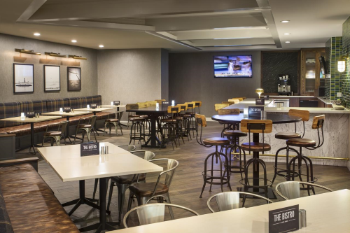 courtyard by marriott seattle downtown lake union bar.png
