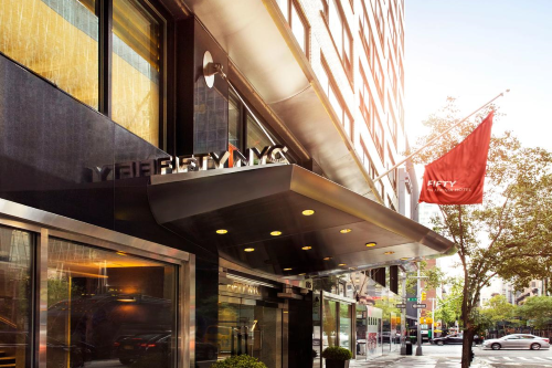 fifty hotel suites by affinia buitenkant.png