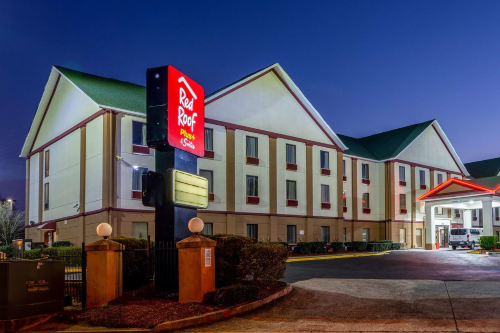 red roof plus suites atlanta airport south voorkant.png