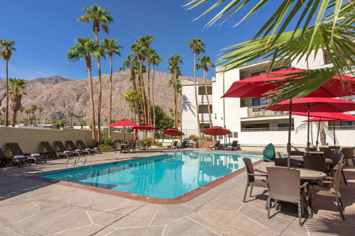 quality inn palm springs downtown zwembad.png