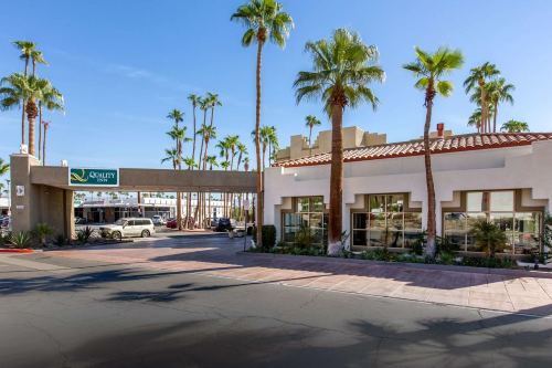 quality inn palm springs downtown voorkant.png