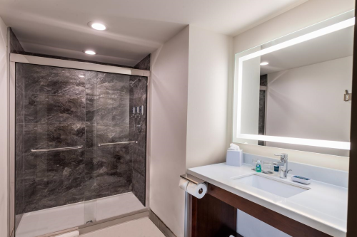 four points by sheraton atlanta airport west badkamer.png