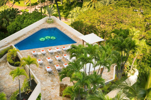 luana waikiki hotel & suites tuin.png