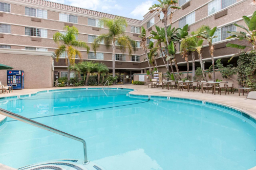 comfort inn suites san diego zoo seaworld area zwembad.png
