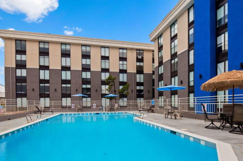 best western plus executive residency denver stapleton hotel zwembad 2.png