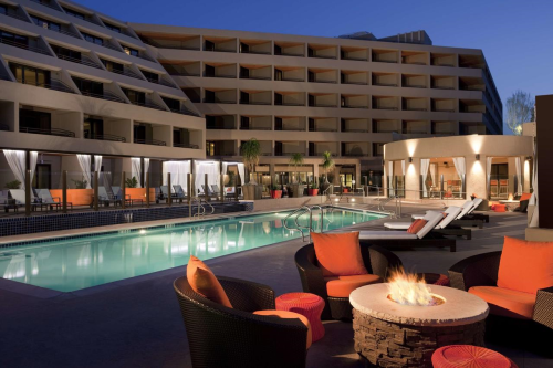 hyatt palm springs tuin en zwembad.png