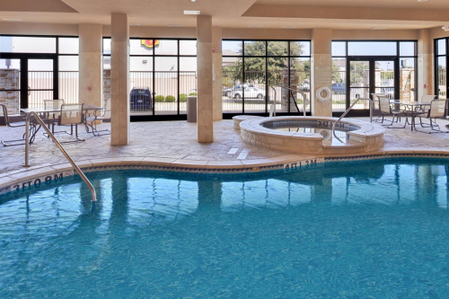 holiday inn fort worth north fossil creek zwembad.png