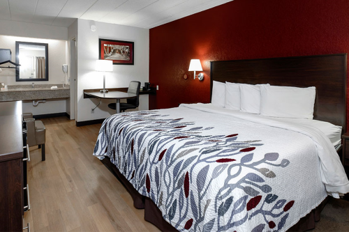 red roof inn bakersfield kamer 1 bed.png