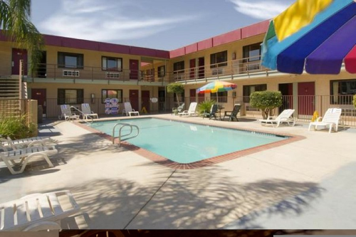 red roof inn bakersfield buitenkant.png