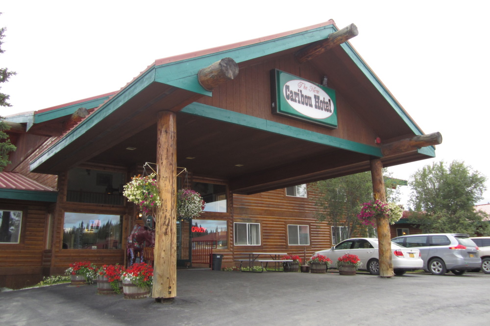 caribou hotel buitenkant.jpg