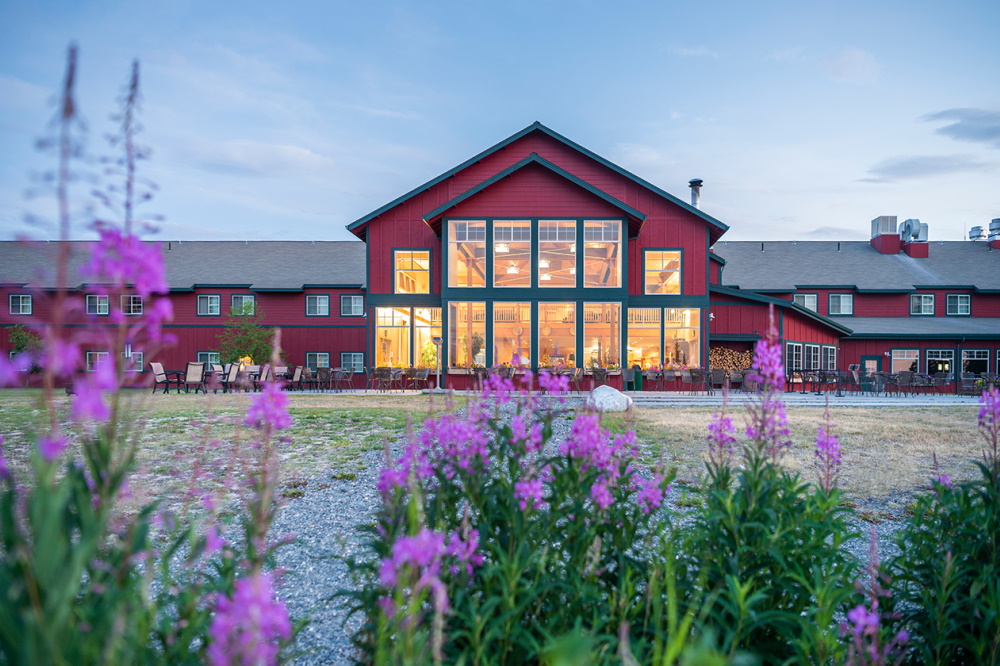 copper river princess wilderness lodge hoofdgebouw.jpg