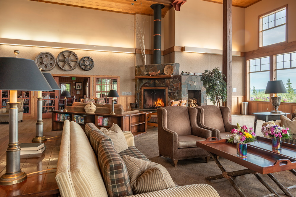 copper river princess wilderness lodge lounge.jpg