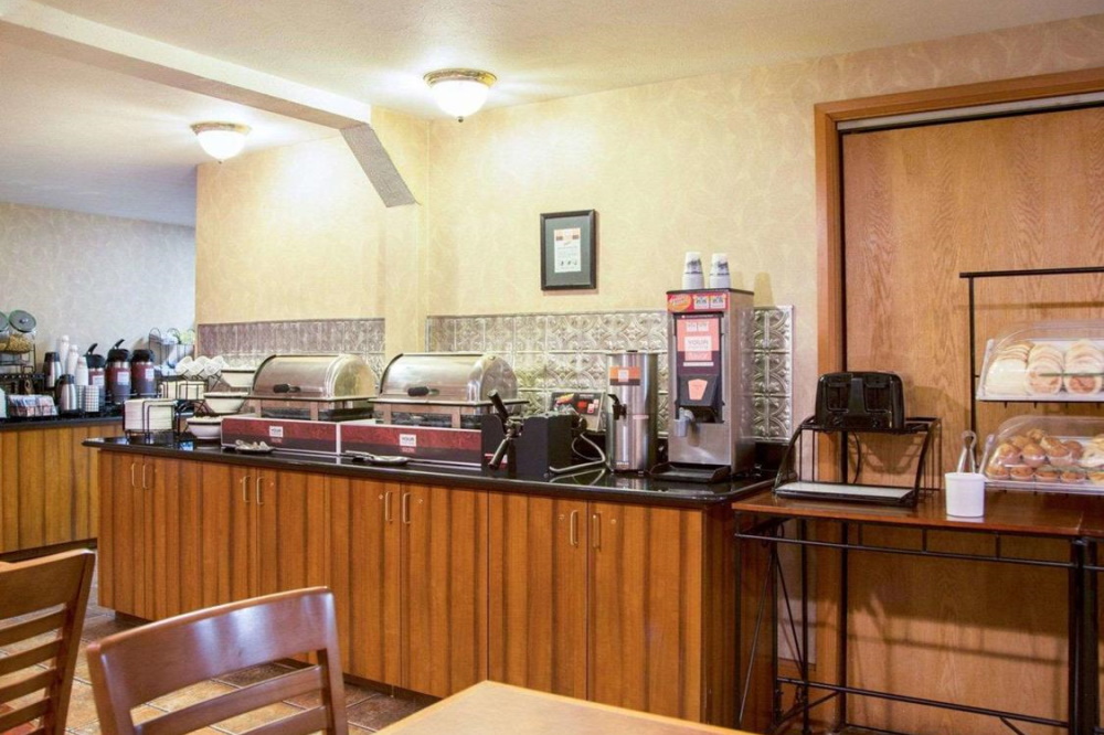 comfort inn ship creek ontbijt.jpg