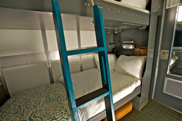 via rail - the canadian 00 via cabin for 2 nacht.jpg
