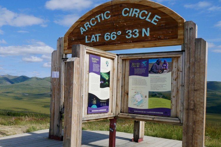 artic circle sign 001.jpg