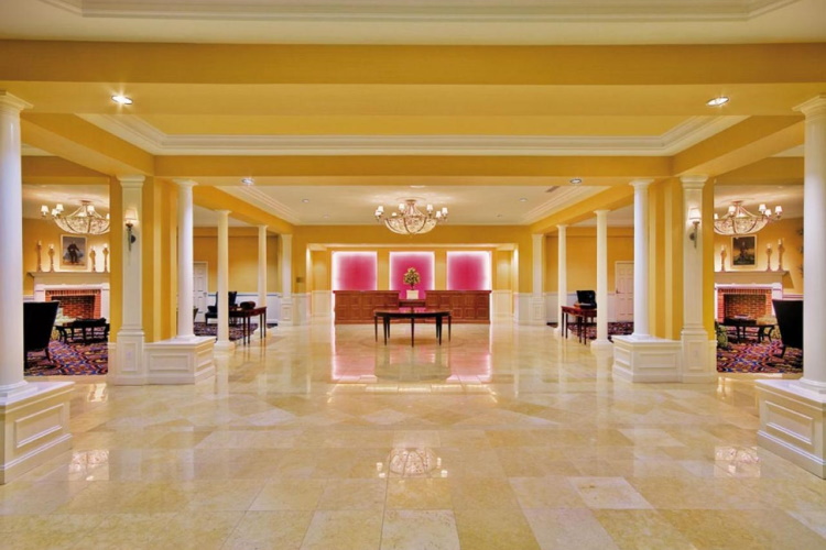 wyndham gettysburg lobby.jpg