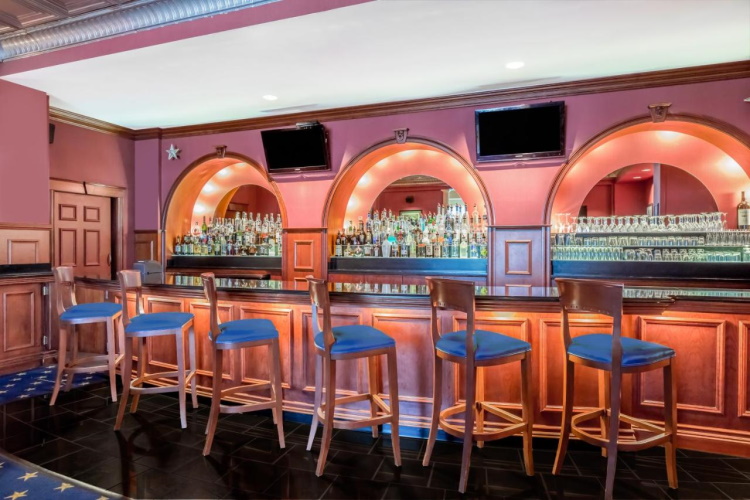 wyndham gettysburg bar.jpg