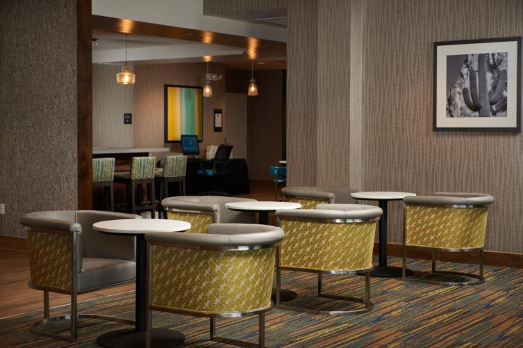 hampton inn lake havasu city lounge met bar.jpg