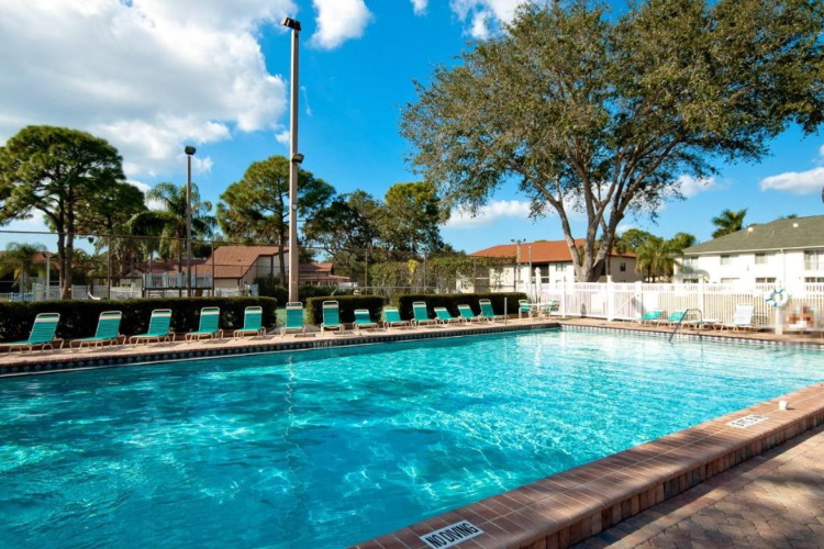 shorewalk vacation villas zwembad.jpg