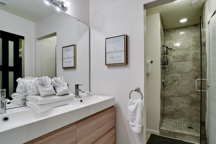 shorewalk vacation villas badkamer.jpg