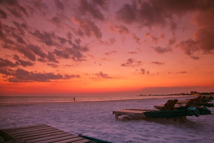 outrigger beach resort strand zonsondergang.jpg