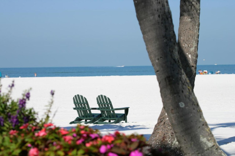 outrigger beach resort strand.jpg