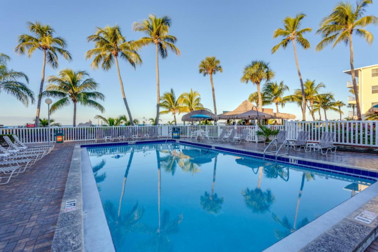 outrigger beach resort zwembad.jpg