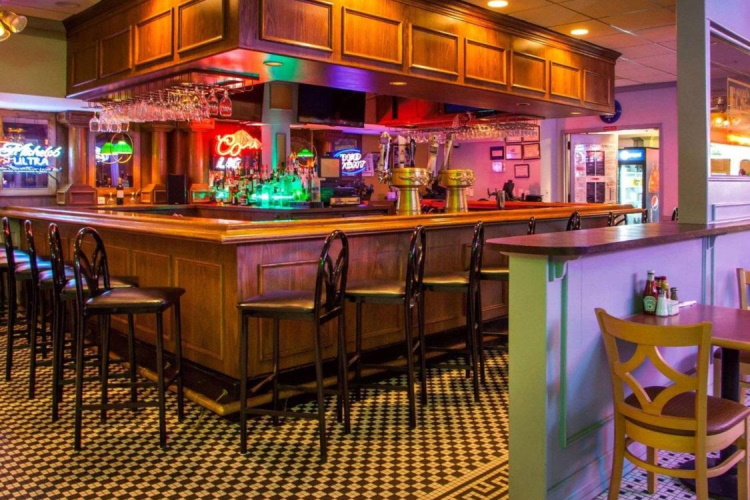 quality inn meadowlands bar.jpg