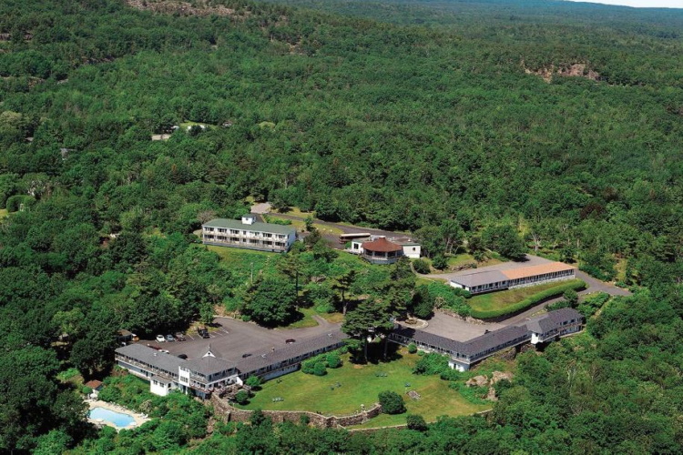 wonderview inn & suites vanaf boven.jpg