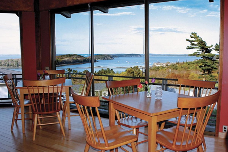 wonderview inn & suites restaurant binnen.jpg