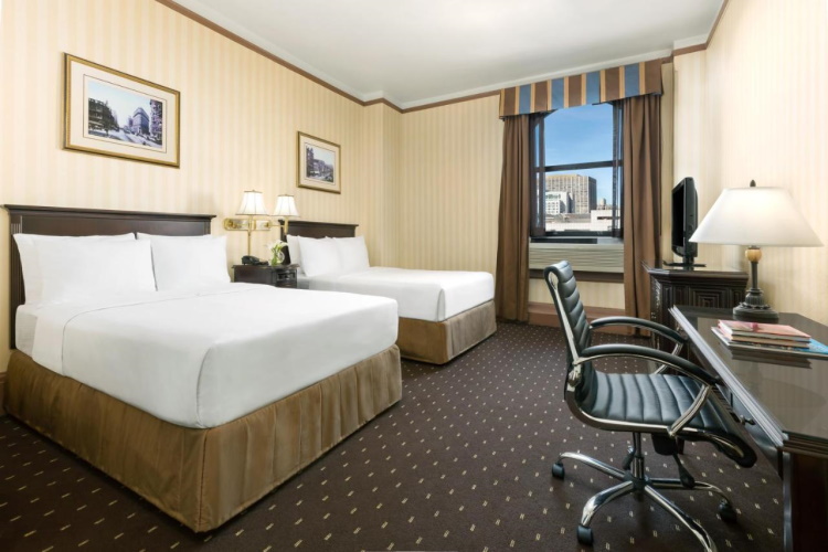 hotel whitcomb kamer 2 bedden.jpg