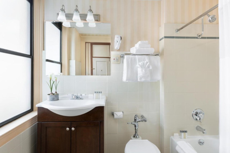 hotel whitcomb badkamer.jpg
