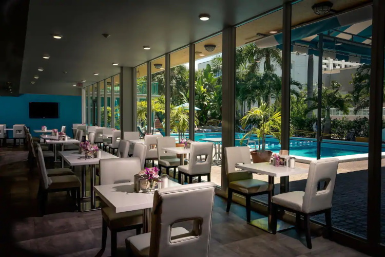 best western plus oceanside inn restaurant.jpg