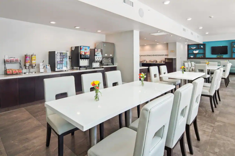 best western plus oceanside inn ontbijt.jpg