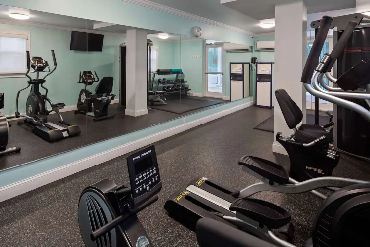 best western plus oceanside inn fitness.jpg